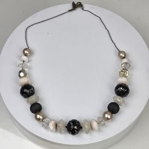 Source‎ Unknown Black and Gold Beaded Necklace